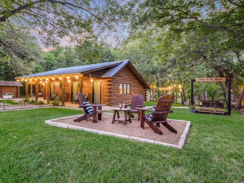 Cabins on the Square — Hotel in Wimberley