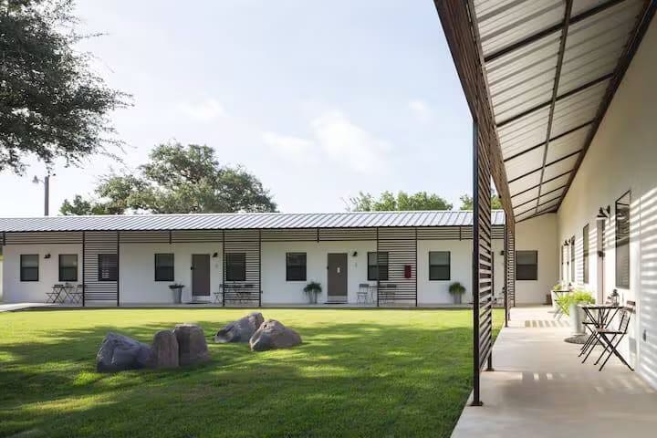 Hotel Flora and Fauna — Boutique Hotel in Wimberley